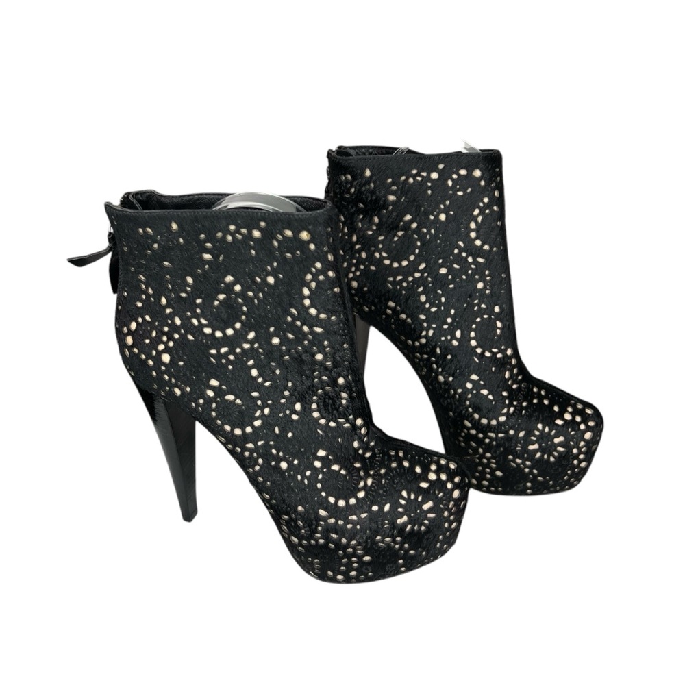 Alice + Olivia “Paige” Laser-cut Calf Hair Black Bootie Heel 38 1/2‎